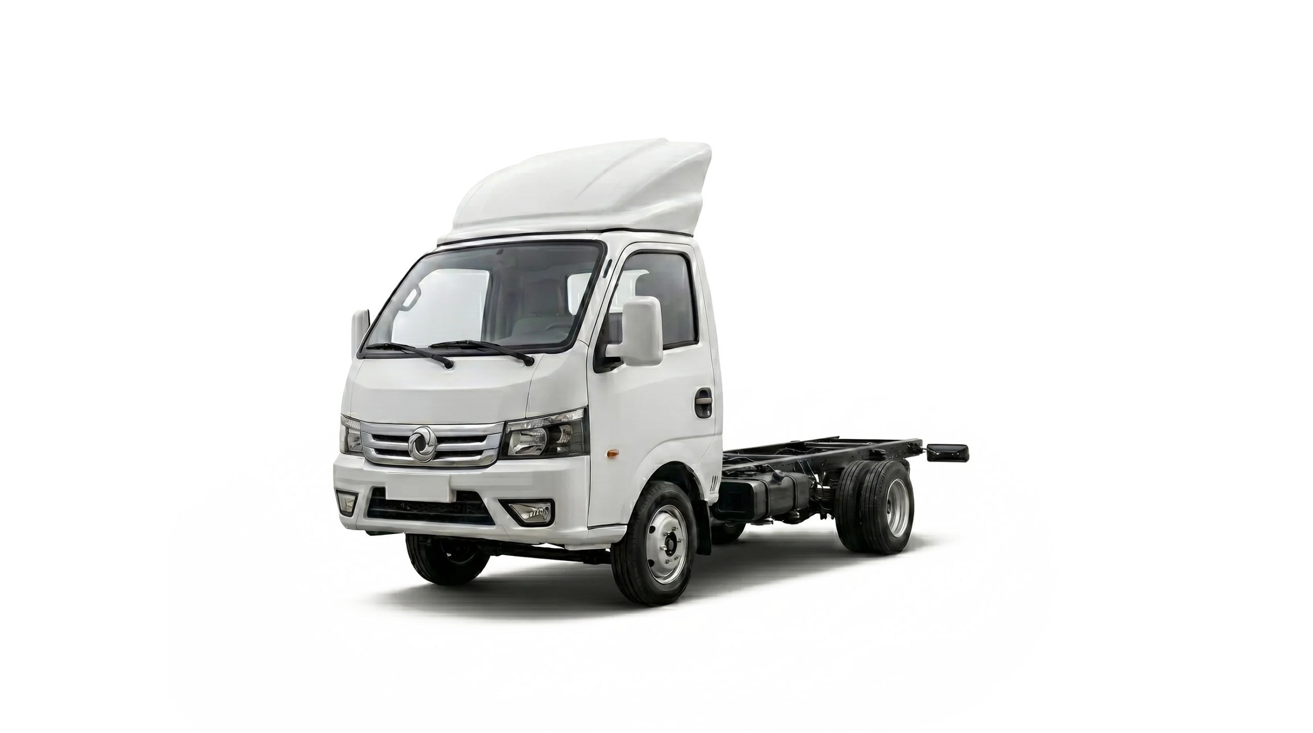 Vista tres cuartos izquierda del Makro Z-2.6T 6R Chasis