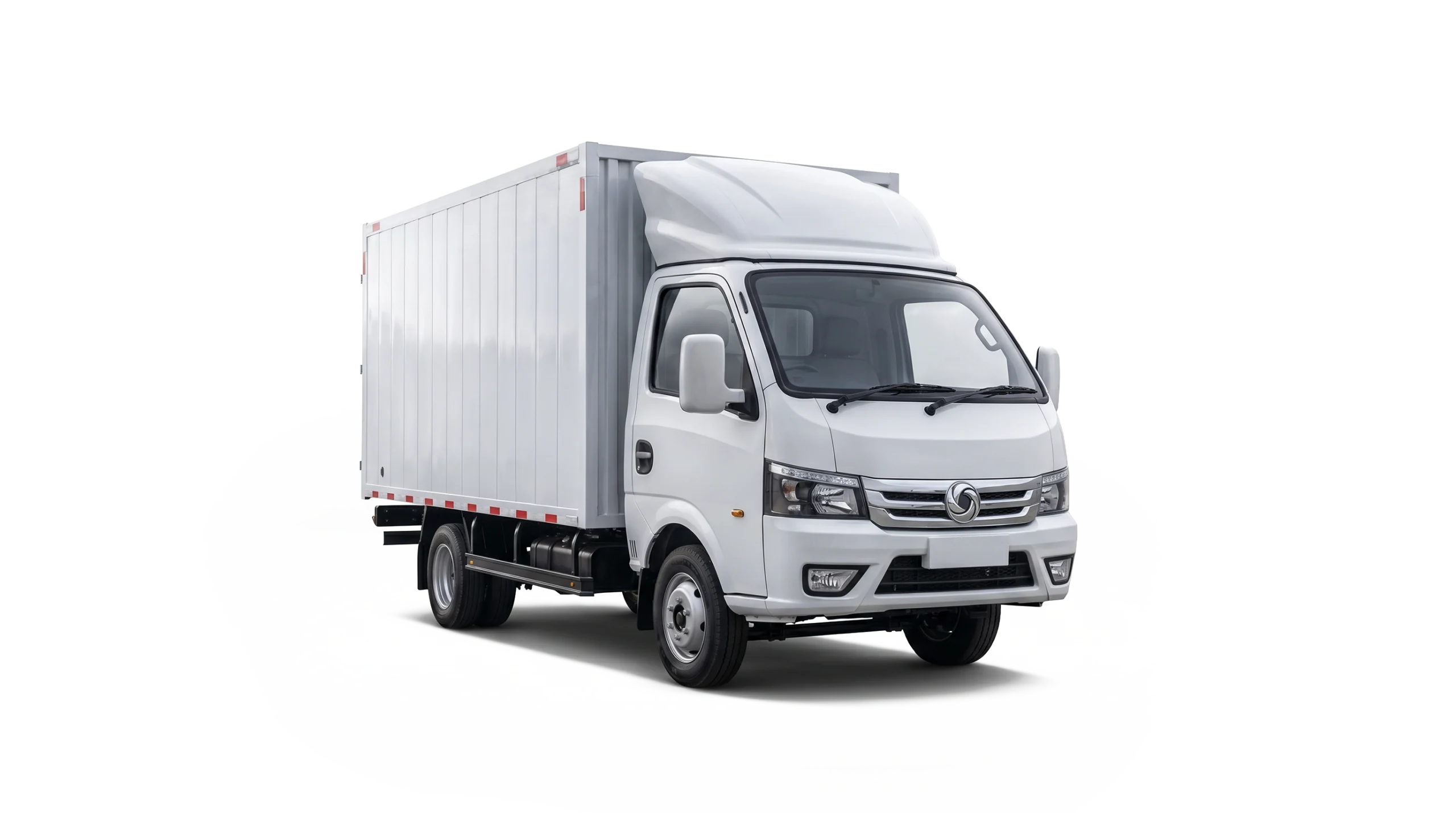 Vista tres cuartos derecha del Makro Z-2.6T 6R Cargo